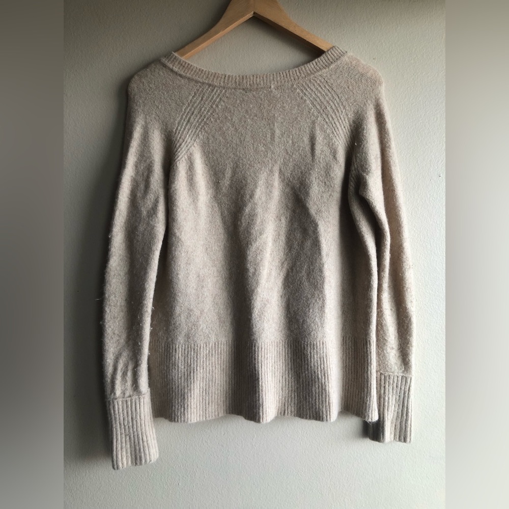 J.Crew Merino Wool Women’s V Neck Sweater Long Sleeve Beige Size XS - Picture 4 of 8